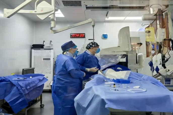 重庆红十字会医院免开颅治愈高龄患者颅内血肿