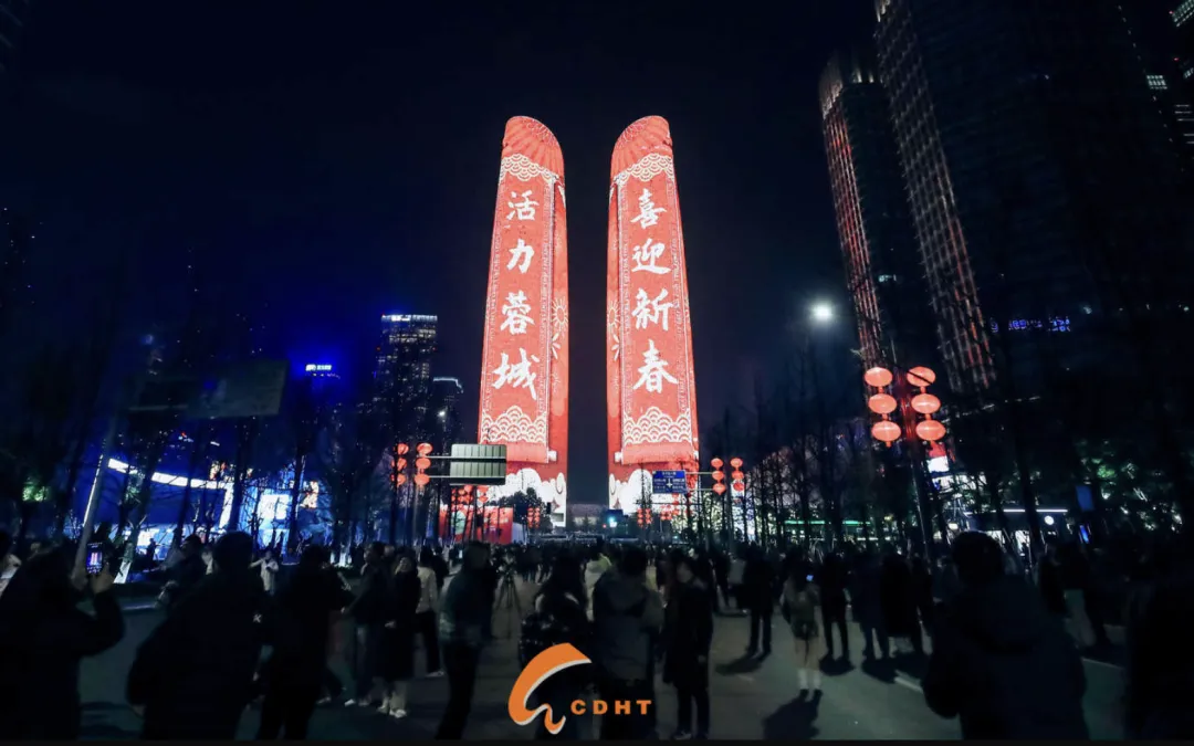 四川成都:天府双塔主题灯光秀每晚上演!