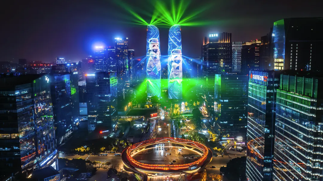 四川成都:天府双塔主题灯光秀每晚上演! 图片