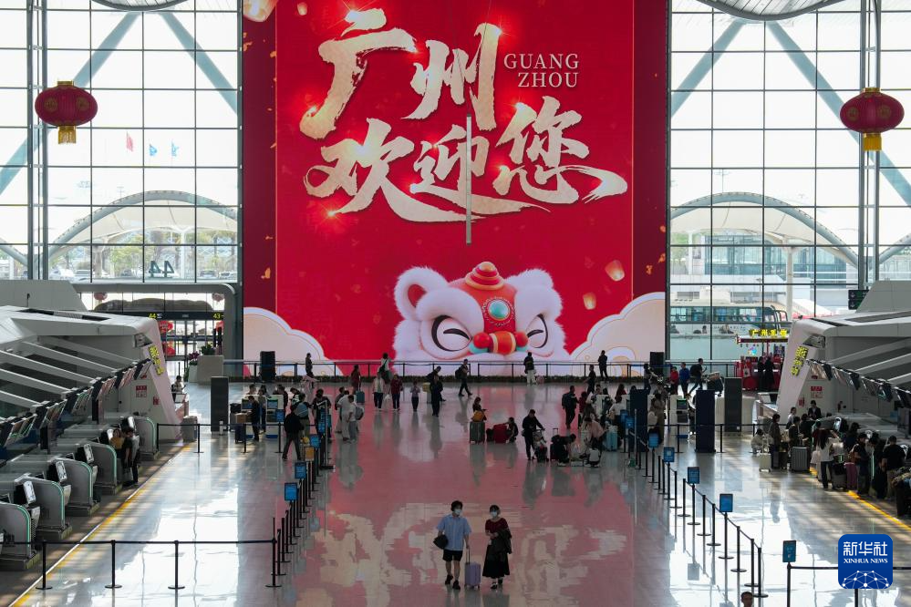 广州白云机场春运客流量突破500万