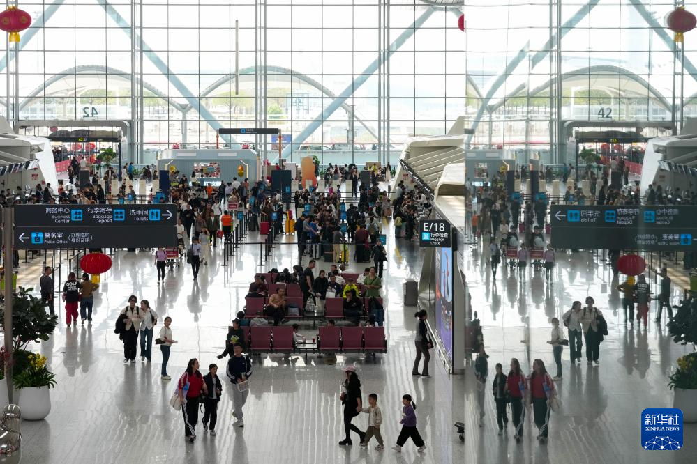 广州白云机场春运客流量突破500万
