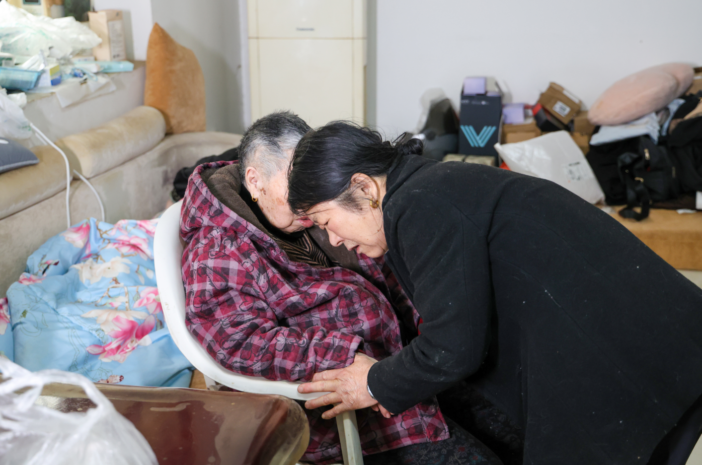 27年如一日！卢正霞以爱为肩，撑起小家温暖邻里