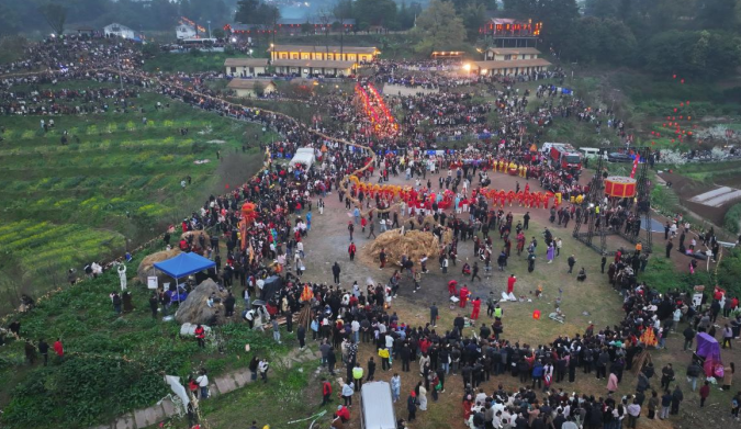 重庆璧山：2026年历山火把节落幕 10万游客共赴“薪火千年”之约