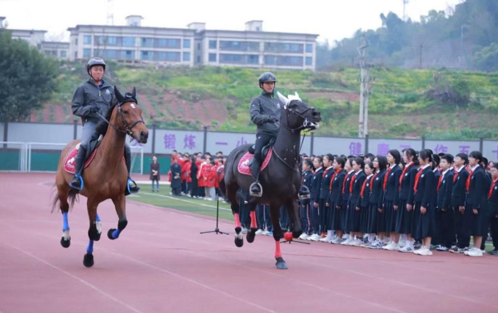 骏马进校园，重庆南城巴川学校开学典礼“马力十足”