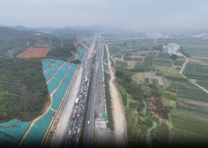 广西坛百高速“十里红路流动党小组”护航春运团圆路 广西坛百高速“十里红路流动党小组”护航春运团圆路