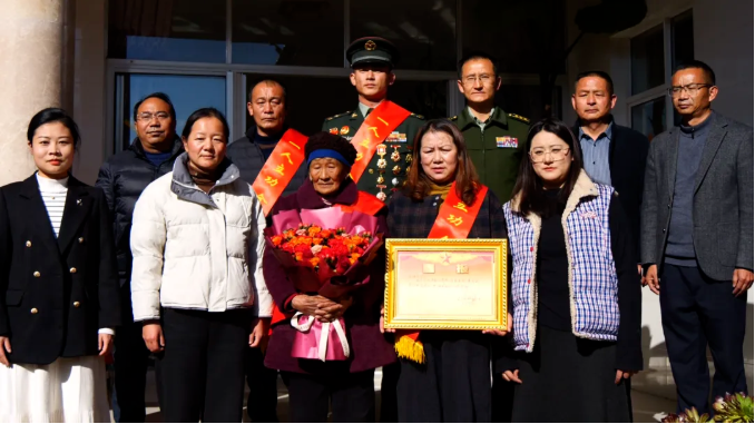 喜报送到家!两度参加阅兵的他荣立二等功 喜报送到家!两度参加阅兵的他荣立二等功