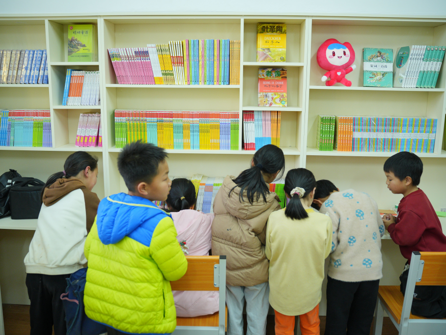 兴趣岛捐赠第二所爱心图书室落地湖南 让乡村孩子的阅读梦照进现实