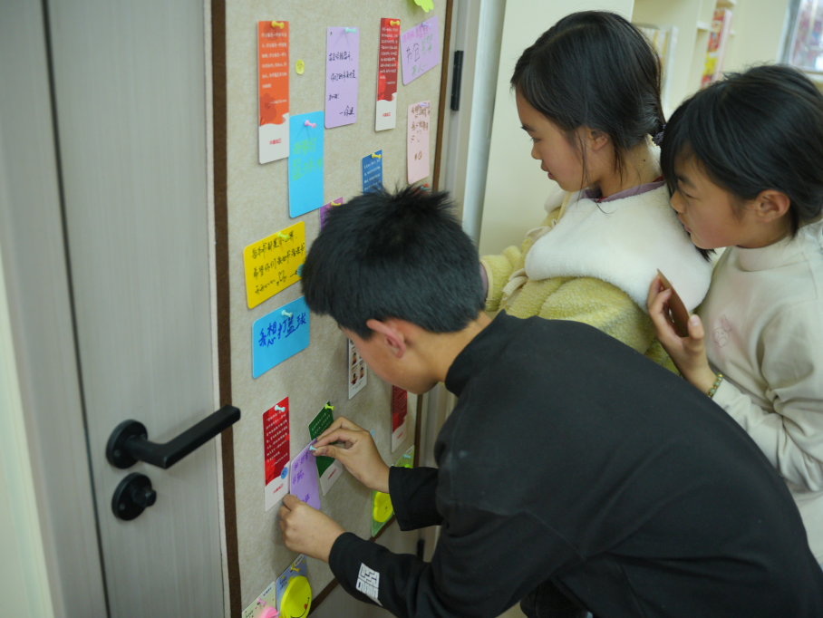 兴趣岛捐赠第二所爱心图书室落地湖南 让乡村孩子的阅读梦照进现实