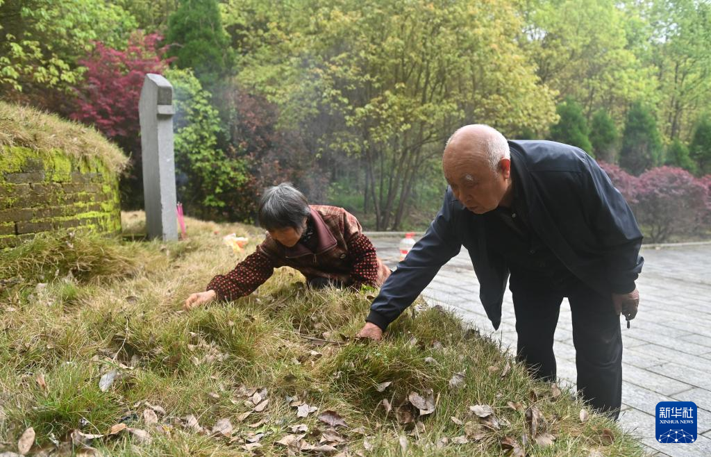 广西全州:一家人守护烈士墓92年