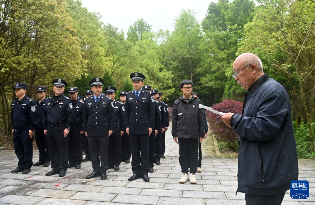 广西全州:一家人守护烈士墓92年