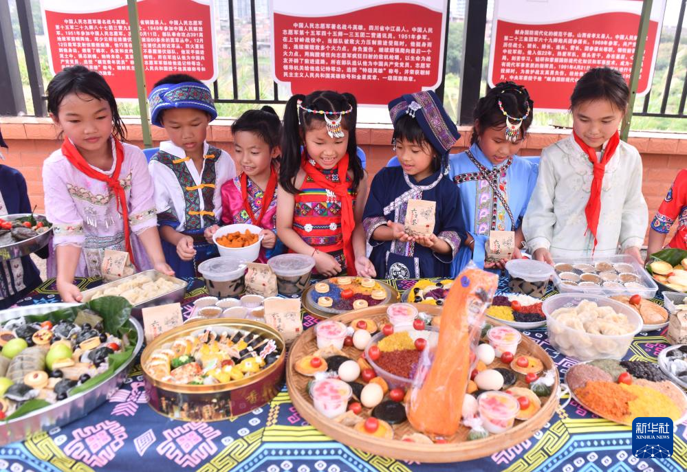 广西梧州:校园喜迎“三月三”