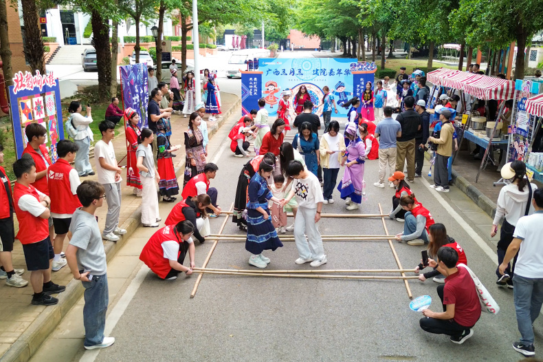 广西建院举办“三月三”民俗民习体验活动 广西建院举办“三月三”民俗民习体验活动