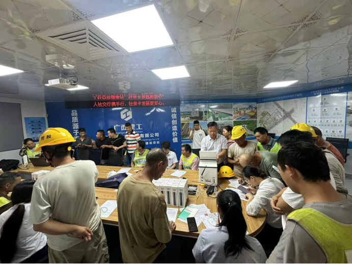 社保卡代发“薪”模式 精准直达暖民心——广西启动社会保障卡代发务工人员工资试点工作 7b0b7ddb-0d16-4495-a852-5b3e130ef5e3.png