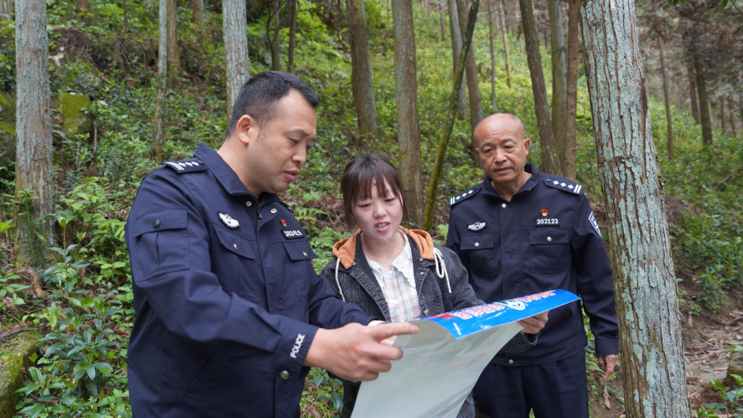 从一包“咳嗽种子”到民族团结花:灌阳公安“田间警务”绘就民族团结禁种铲毒新画卷