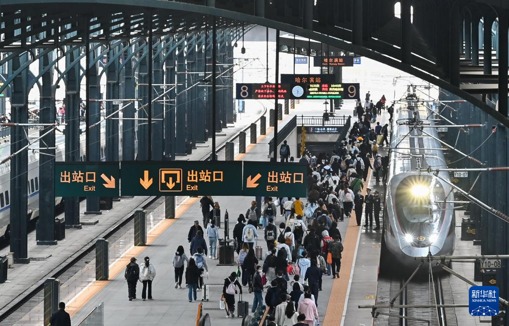 各地迎来“五一”假期返程高峰