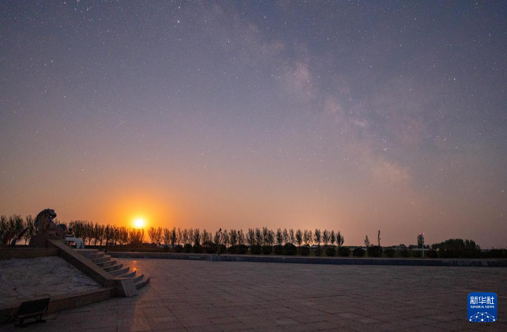 星空相册丨“银河之眼”现身夜空