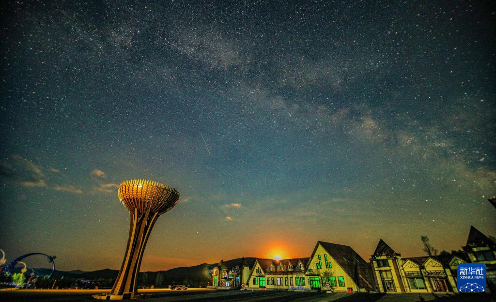 星空相册丨“银河之眼”现身夜空