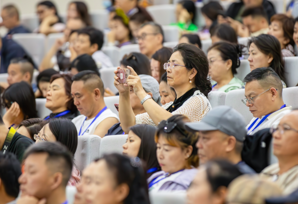 近700家国际旅行商齐聚赋能 克州5·19文旅招商推介签约圆满举行