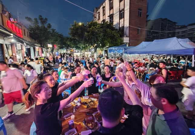 重庆永川：烧烤+篮球+音乐 陈食烧烤音乐季燃动夏日之约