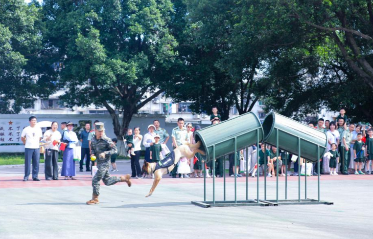 这个六一 军营“爸”气十足