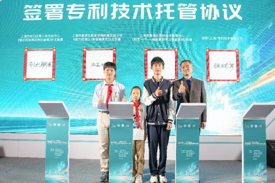 小明看展|在上交会看“10后”创客如何玩转创新创造 小明看展|在上交会看“10后”创客如何玩转创新创造
