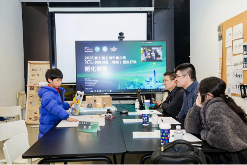 小明看展|在上交会看“10后”创客如何玩转创新创造 小明看展|在上交会看“10后”创客如何玩转创新创造