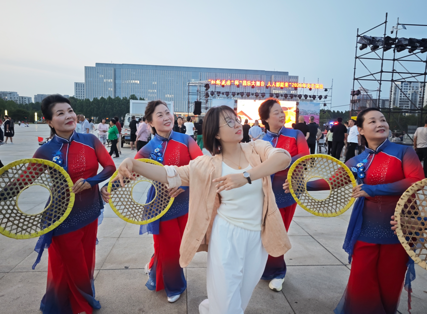 万家灯火丨百姓当主角，潍坊“昌乐大舞台”23年不落幕