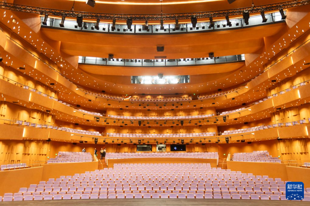 上海大歌剧院竣工 “中国扇”首次完整呈现