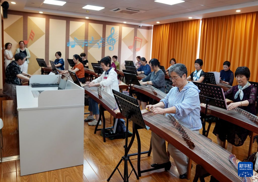 上海老年大学校园开放日活动精彩纷呈