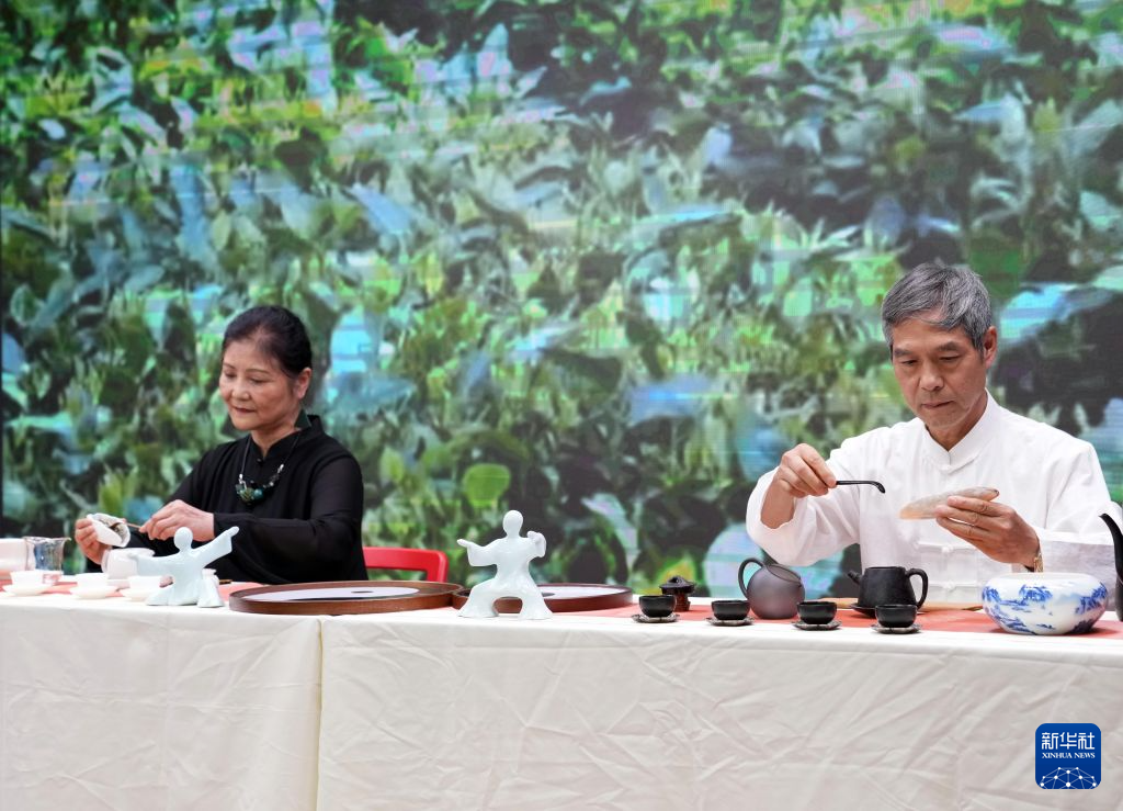 上海老年大学校园开放日活动精彩纷呈
