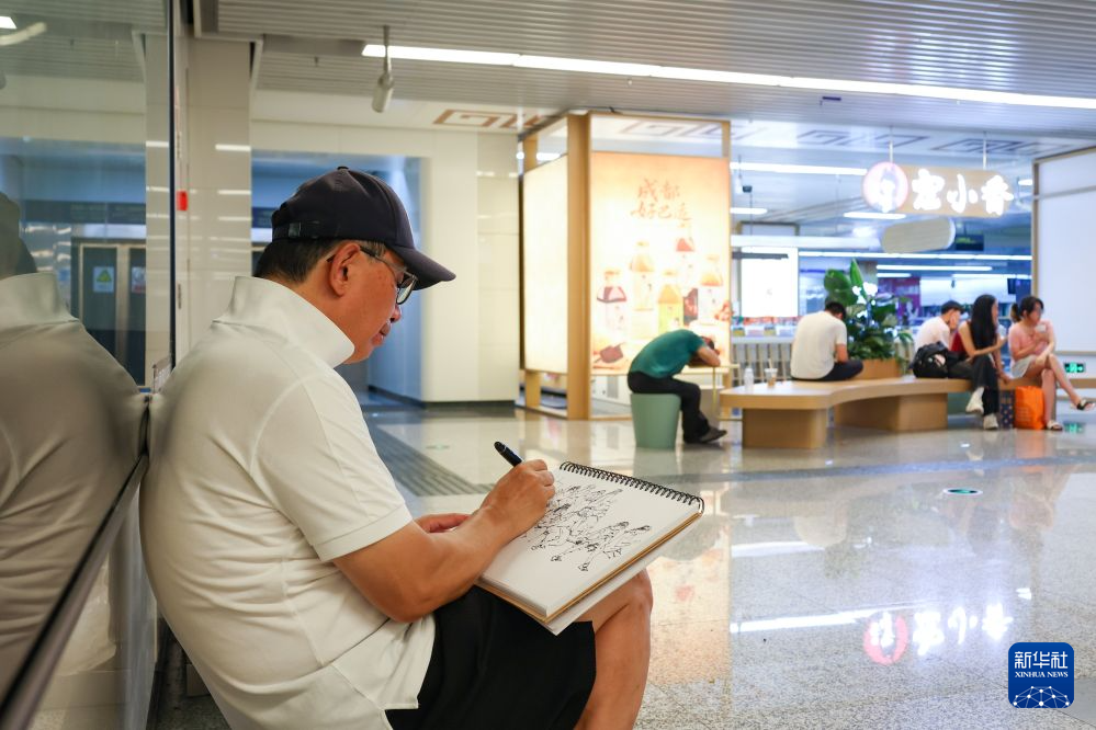 成都地铁开放纳凉区:热浪里的共享“清凉”
